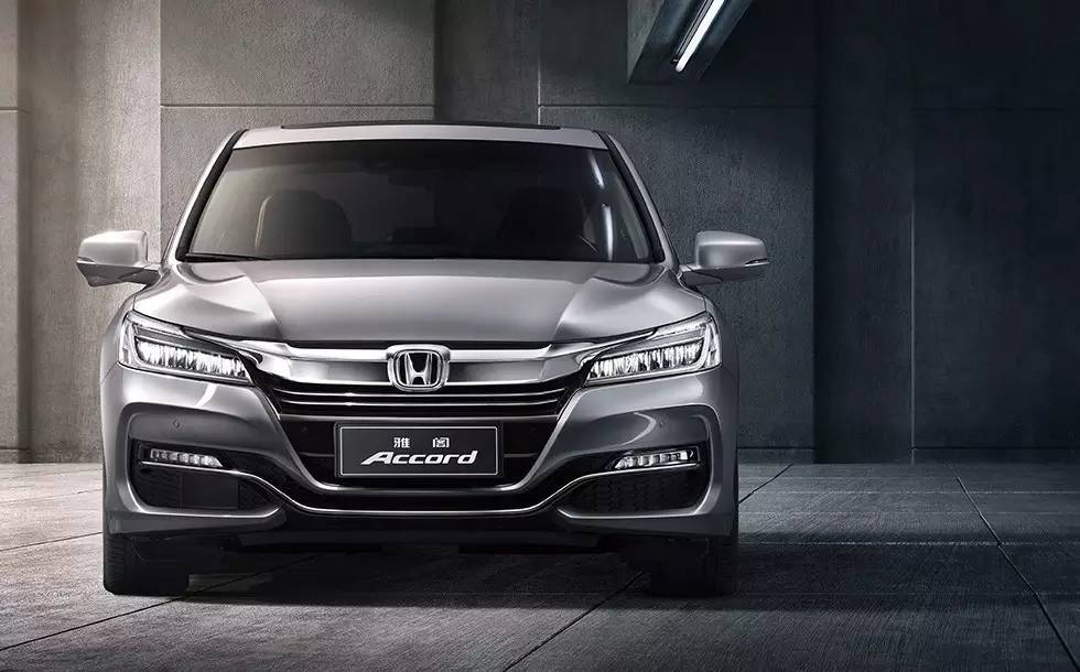 雅阁最新几代与自然美景的邂逅之旅,寻找内心的平和与宁静