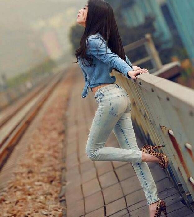 最新潮美女探索自然美景之旅,内心的宁静与平和寻找记