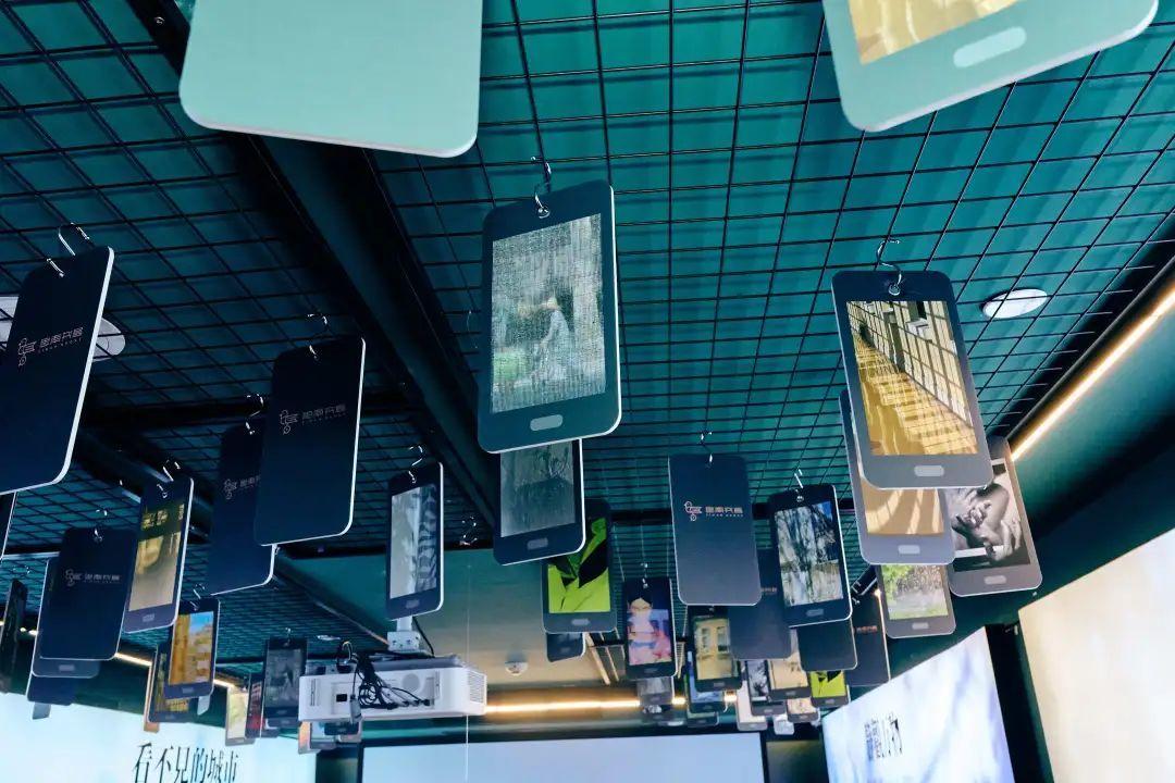 最新流行镜框,探索自然美景的时尚旅行伴侣