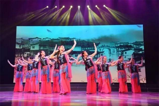 自信与成就感的旋律,励志幽默交织的2017最新越剧