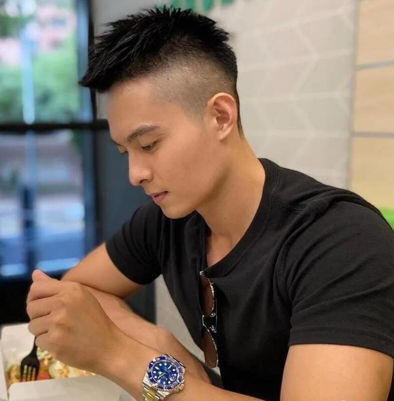 时尚必备发型,最新飞机头风潮来袭!