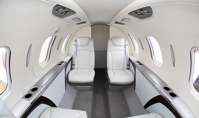 时尚必备发型,最新飞机头风潮来袭!