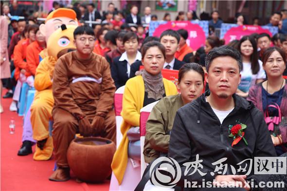 大润发最新促销海报,时代购物狂欢开启!