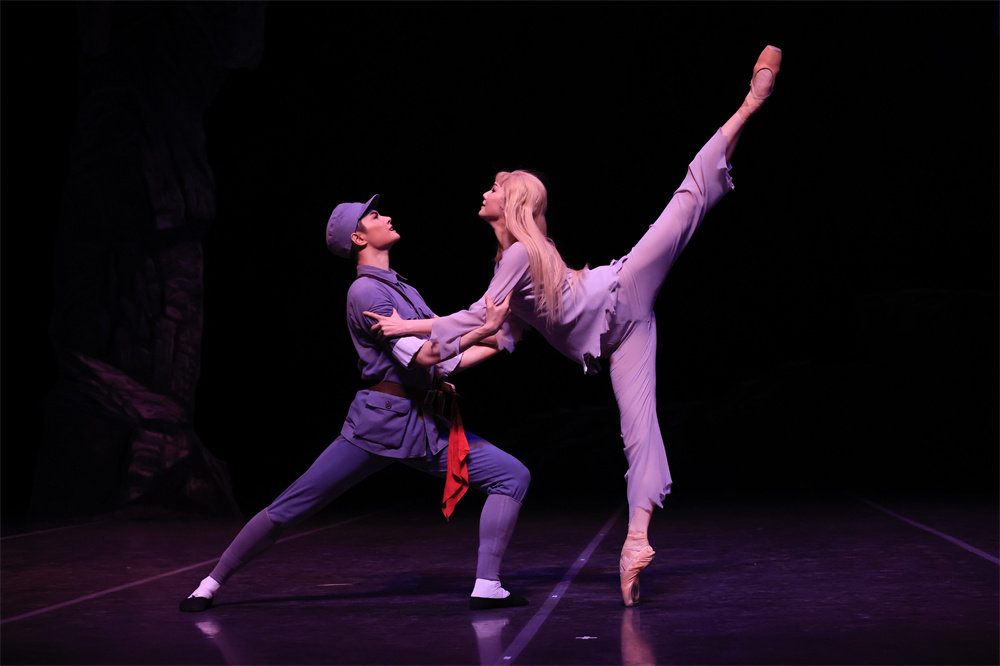 最新流行舞蹈视频,让你瞬间爱上舞蹈的魅力!