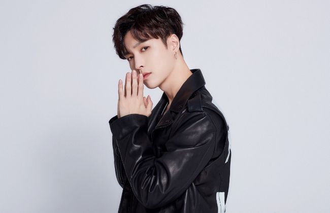 张艺兴最新图片,潮流实力交汇,展现独特魅力风采