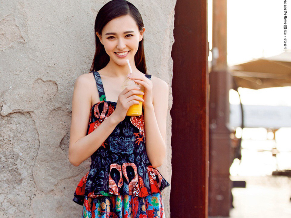 唐嫣最新阳光照片,甜蜜日常的绽放光彩