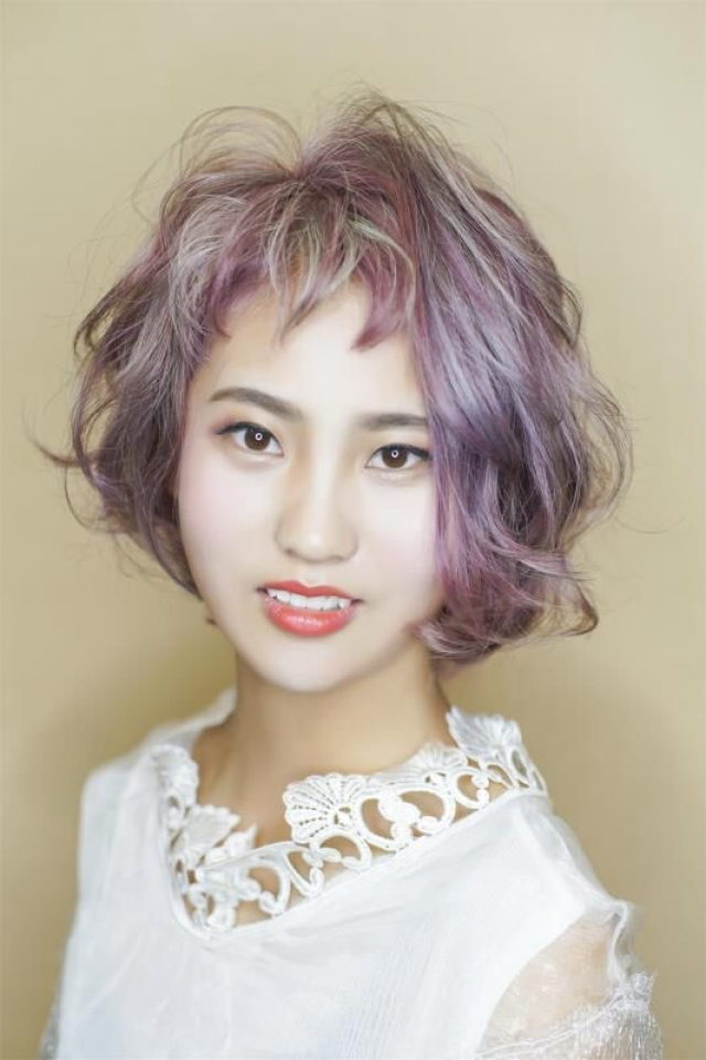 最新发型颜色,缤纷发丝下的温馨故事