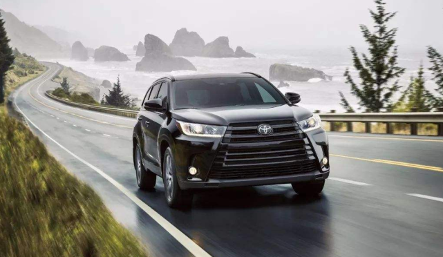 丰田最新车型,与自然美景共舞,开启浪漫之旅