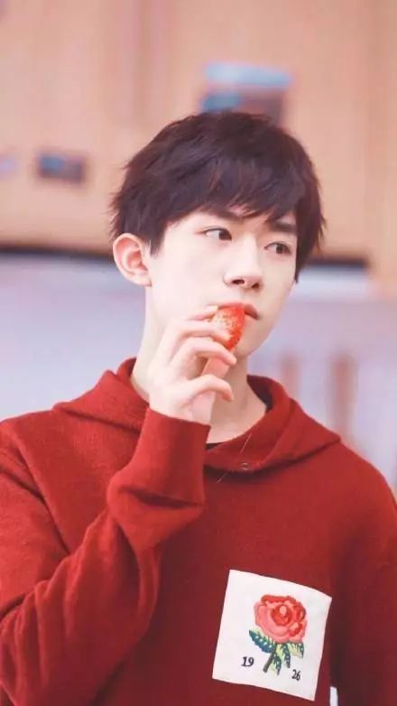 易烊千玺最新图片获取与保存指南,高清美图一网打尽!