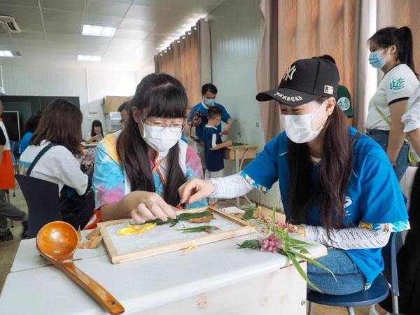 最新火爆游戏揭秘,小巷神秘乐园等你探索!