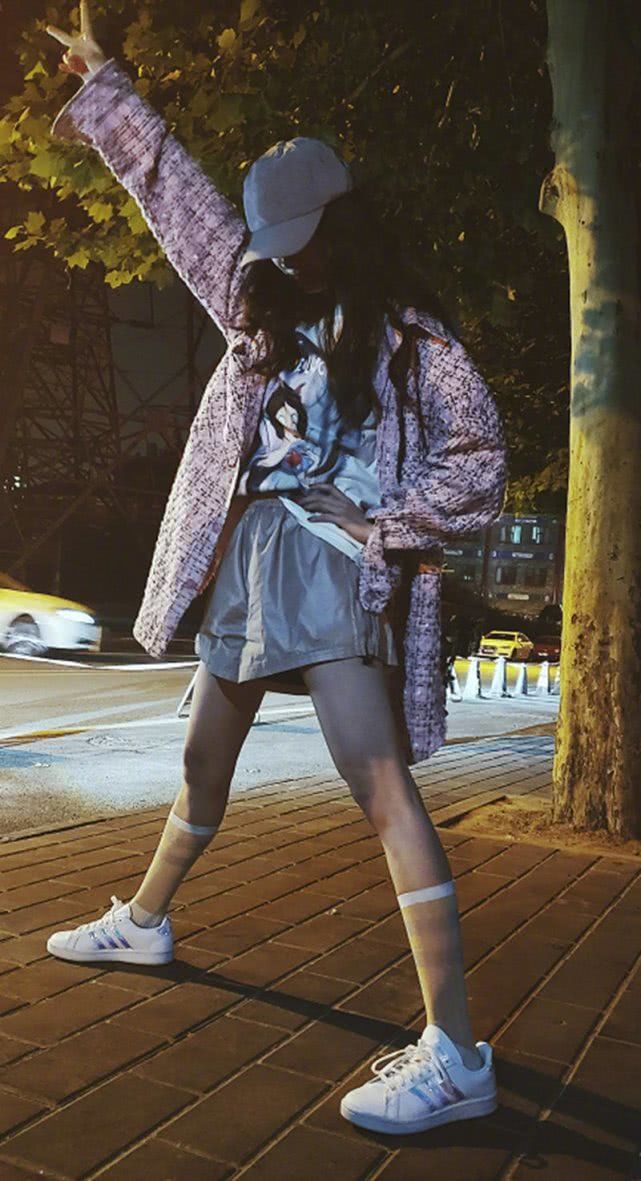 杨幂最新街拍,自然美景中的旅行探索,寻找内心宁静之旅