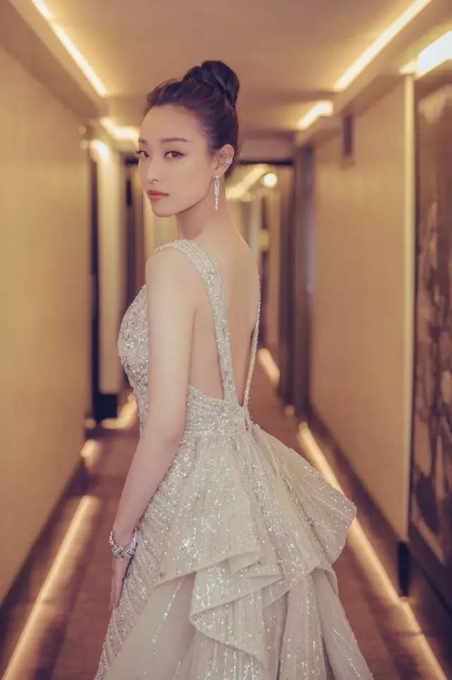 闫盼盼最新观点探析,多维度视角下的深度探讨