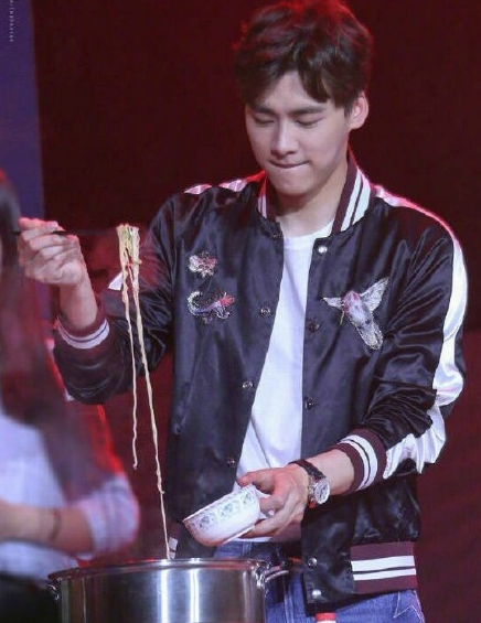 李易峰最新照片,科技魅力下的璀璨瞬间,感受前沿科技的魅力