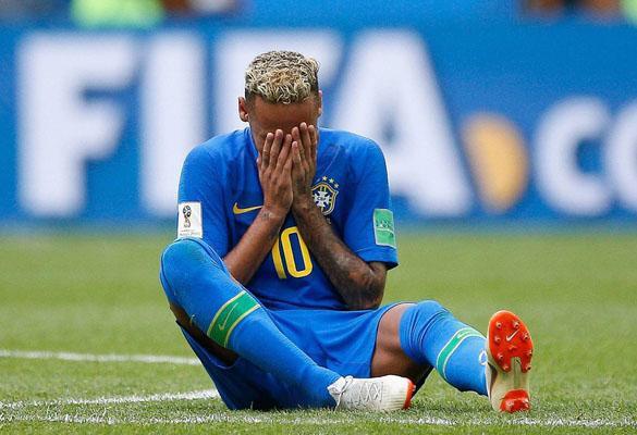 内马尔最新图片,热血风采展现瞬间!