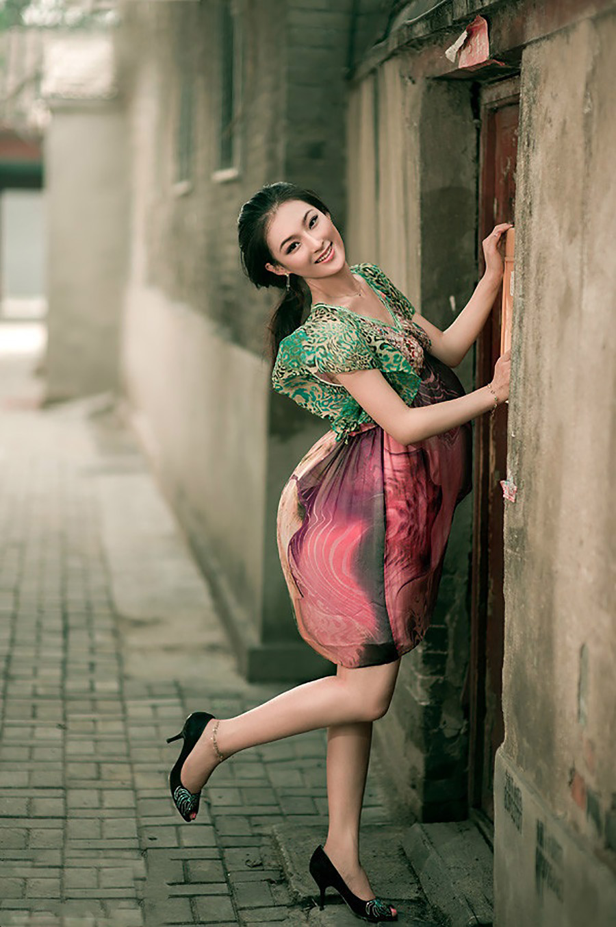 小巷深处的美女写真独家呈现