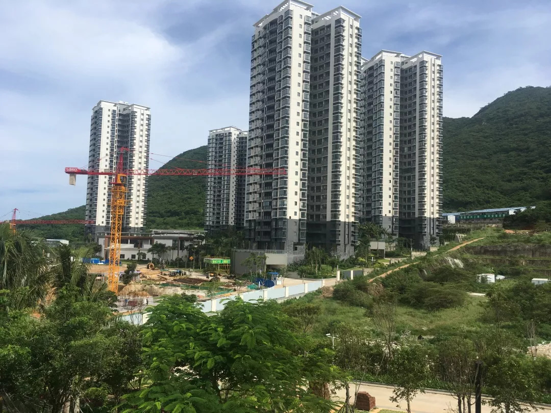 三亚最新楼盘的温馨生活日常