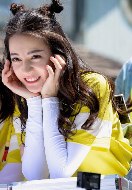 迪丽热巴最新图片,自然美景中的心灵探索之旅