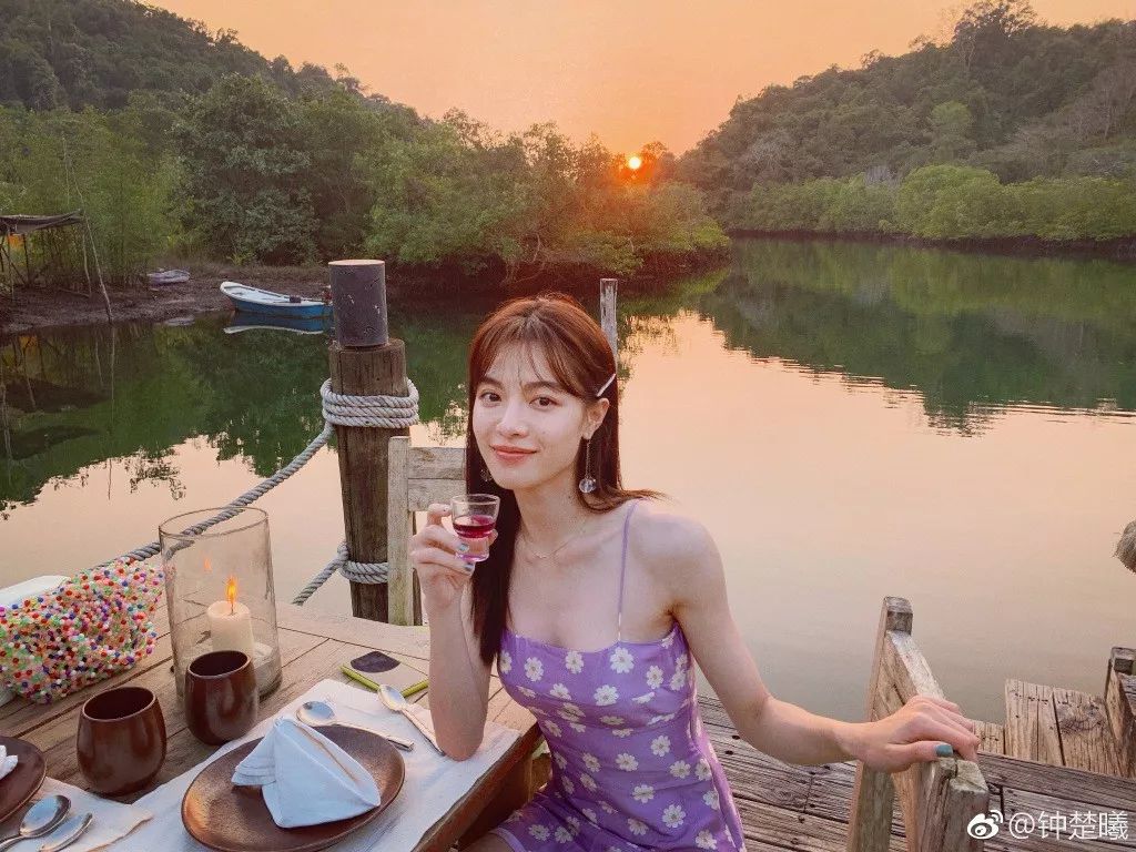 最新老熟妇草B视频,小巷风情小店探秘揭秘