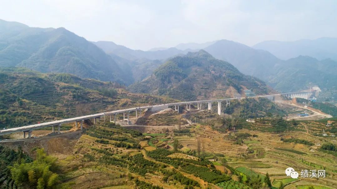 绩谭高速建设进展,速度与激情成就里程碑新突破
